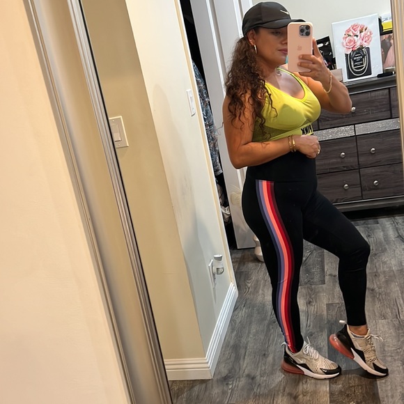 💜Pink VS Yoga Leggings - Picture 14 of 16